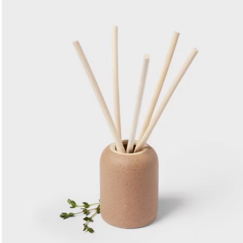 NWT Threshold Scented Tan Reed Diffuser - Picture 1 of 8